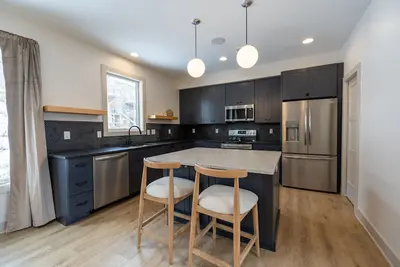 Image de New Construction, Modern House with Rooftop Patio - City Views