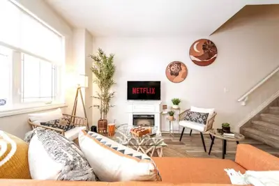 Image de Bali Escape-King Bed☆Jetted Tub☆Fireplace-Garage\n