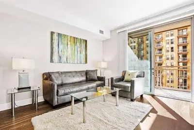 Image de Steps to Metro 2 Br | Resort Style Amenities