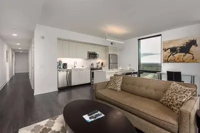 Image de Downtown Reston | Mins to Dulles Airport | Va