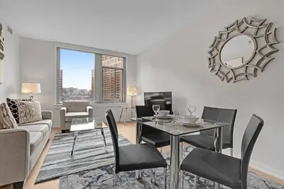 Image de Business Traveler Friendly 2 Br Bal | Pool+Gym