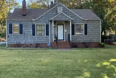 Image de Charming 3-bedroom cottage centrally located to enjoy High Point.