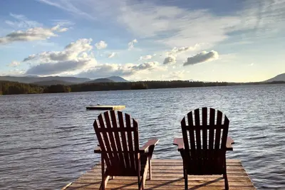 Image de 1920's cottage on the lake with 25' dock that can accommodate a 20' boat.