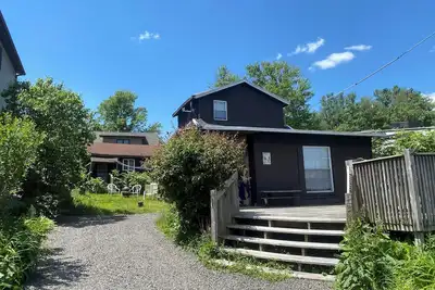 Image de Cozy Cottage Sunrise Views and Private Small Dock for Kayaks. Boat Launch Access