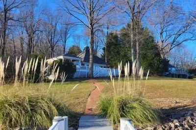 Image de Blue Mountain Cottage: Mountain View, Wifi, 2 Kayaks, Cornhole, Firepit, Sandy Beach,