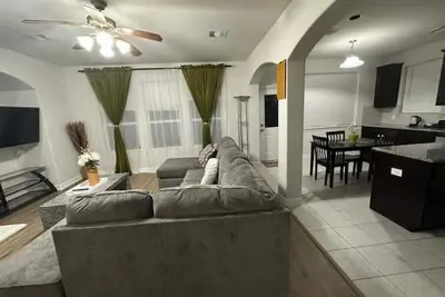 Image de Modern / Spacious Haven in the Heart of Conroe - Entire Home