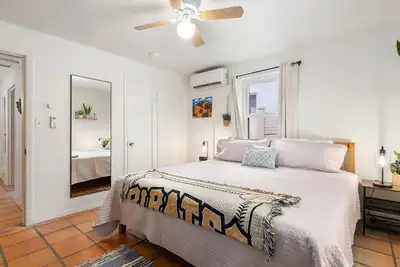 Image de Central Tucson Gem | Short Drive to UofA & Dt