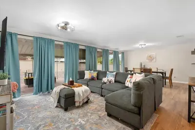 Image de Eastside Family Retreat | Spacious Yard & Games