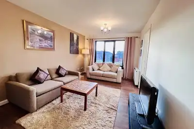 Image de Modern & Cosy 2 bedroom Flat with Free Parking - 5 minutes from City Centre