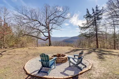 Image de Jasper Cabin w/ Fire Pit, Grill & Mountain Views!