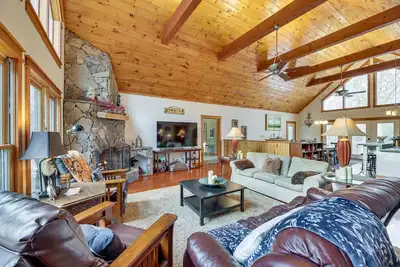 Image de Cabin w/ Hot Tub and WiFi: 4 Mi to Snowshoe Resort