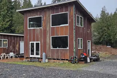 Image de Cozy 40 Acre Homestead Cabin w/ 360 Views + Soaker Tub!
