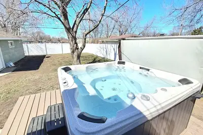 Image de Hot Tub, 5 Minutes to Airport, Mall of America, Games, Family fun!