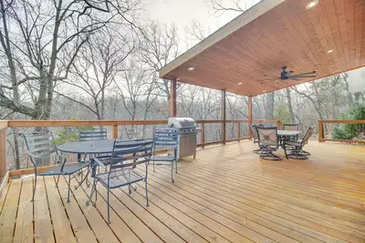 Image de Deck + Kayaks: Grand Lake of the Cherokees Home