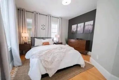 Image de Sensory Serenity: Parking, Netflix, Fast Wi-Fi in a Luxe Fragrance-Free Flat