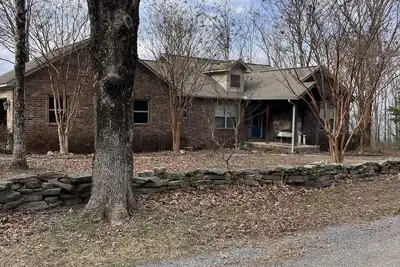 Image de Cozy lake view 2-bedroom house with WiFi, Ac in lovely Bee Branch