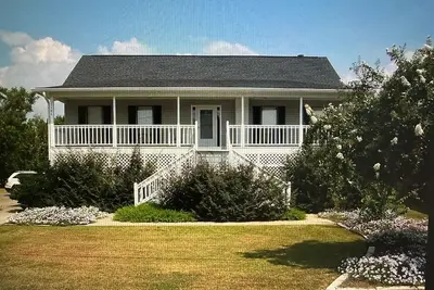 Image de Lake Marion Front Home. Goat Island/Summerton. Private dock & ramp. Sleeps 12!