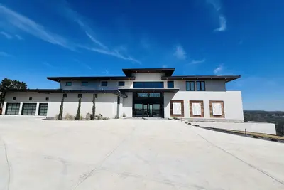 Image de New Lake Estate: Pickleball, Tennis, Pool on site. Great for Sxsw, Acl, F1, Golf