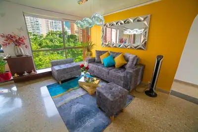 Image de Top floor apt w/Balcony in El Poblado, 1 minute walk to SantaFe Mall! !