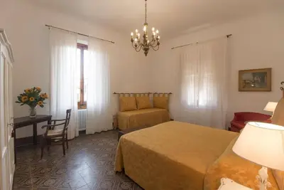 Image de Demeure Pieri - Appartement Pitti avec salon, centre historique, bâtiment d'époque avec ascenseur