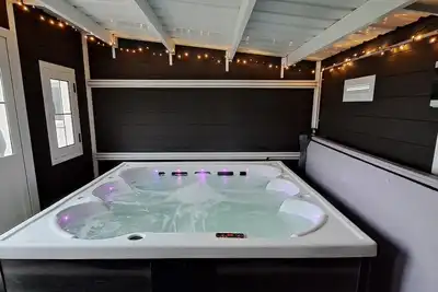 Image de Maison 6 personnes avec jacuzzi, La Béroline, animaux acceptés.