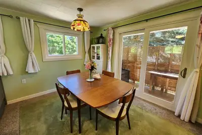 Image de Bright apartment within walking distance of The Village of Northport.