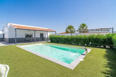 Image de Maison de vacances 'Casa Rural Villa Gordito' avec piscine privée, Wi-Fi et climatisation
