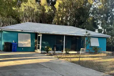 Image de Cozy 3/2 King Bed with room for Rv/Boat storage. Pet Friendly