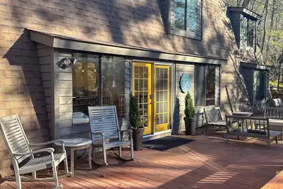 Image de Entire cabin on Lake Sequoyah in Highlands.