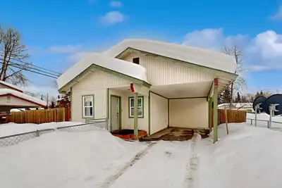 Image de Delightful mountain-view retreat with spacious deck & jetted tub - dog-friendly