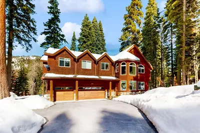 Idyllic nature oasis with water views, patio & fireplace - near skiing
