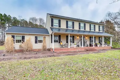 Image de Spacious Trappe Getaway w/ Outdoor Pool & Gazebo!