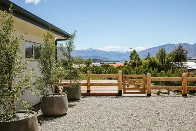 Image de Penshurst | Lake views | Hot tub