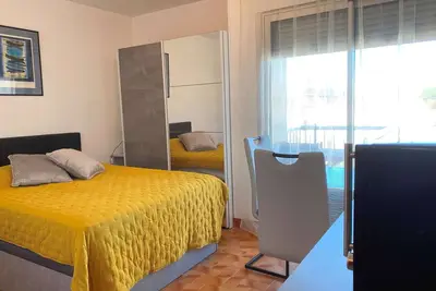 Image de Coquet Studio Climatisé avec Balcon et Wi-Fi près du Parc à Balaruc-les-Bains