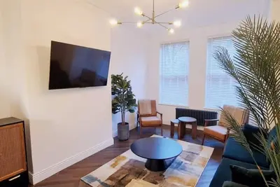 Image de Stunning Luxury Spacious 5-Bedroom Home Nr City