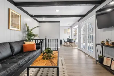 Image de 4Bdr|2. 5Bth|Modrn Lvng|Grt Location