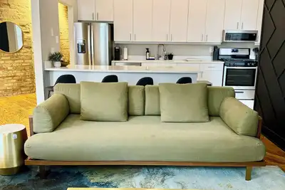 Image de SuperHost Large Roommate style 2 Bedroom, 2 Bath, Patio, Sunroom, L Kitchen