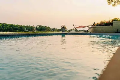 Image de Irvington Waterfront: Pool, Dock & Sunset Views