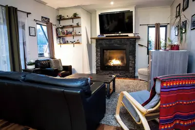 Image de Lily Glacier Suite - Rare Downtown Location!