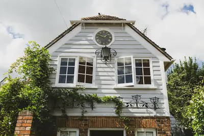 Image de Quaint Cottage for Two in central Chichester with parking.