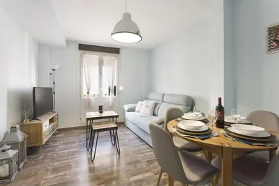 Image de Le ciel est bleu à Grenade avec parking privé inclus