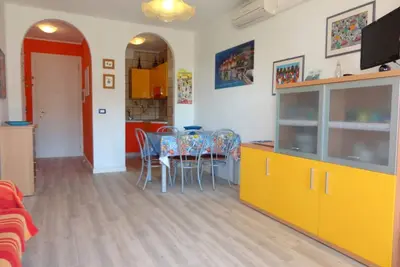 Image de Appartement coloré avec balcon