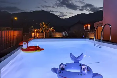 Image de Intera Porzione di Casa su Quattro Livelli con Piscina Privata, sauna e Whirlpool