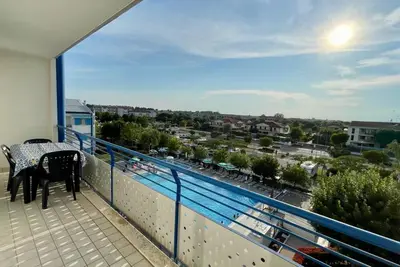 Image de Bel appartement avec vue sur la piscine