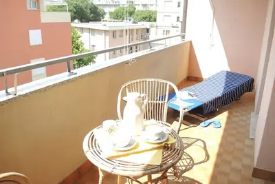 Image de Appartement confortable avec terrasse - Beahost Rentals