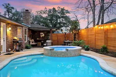 Image de The Pool & Gaming Retreat - Hot Tub, Arcade & More