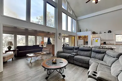 Image de Enchanted Forest | Serene Views + Amazing Location!