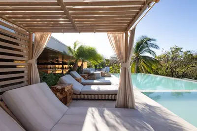 Image de Luxury residence with private sauna & cold plunge, steps from the beach