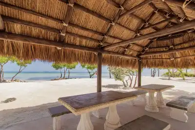 Image de 5 Bedroom Port Antigua Home with Dockage & Beach Access