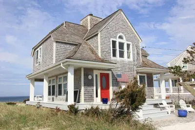 115 N. Shore Blvd - Waterfront home w. stunning views & private beach access